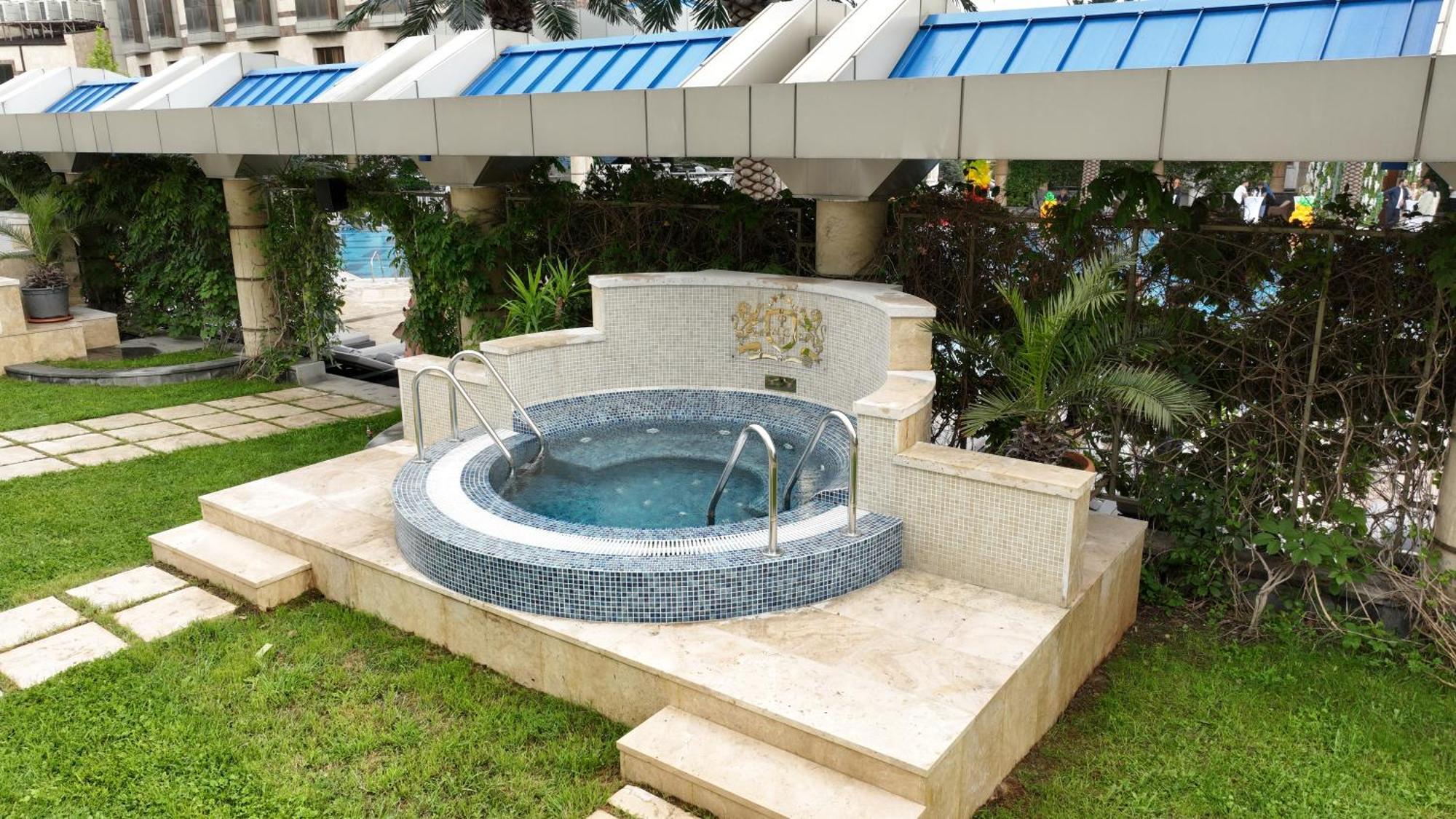 Multi Grand Pharaon Hotel Ptghni Esterno foto