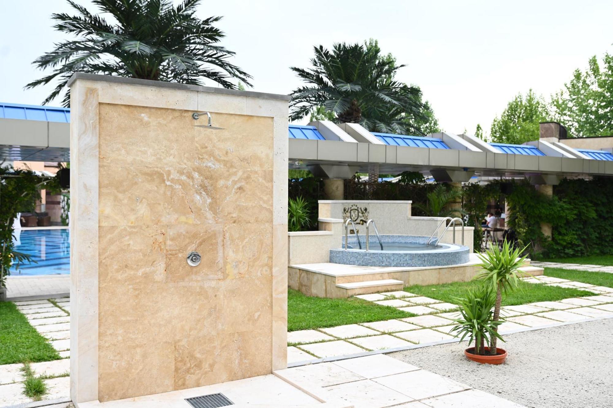 Multi Grand Pharaon Hotel Ptghni Esterno foto