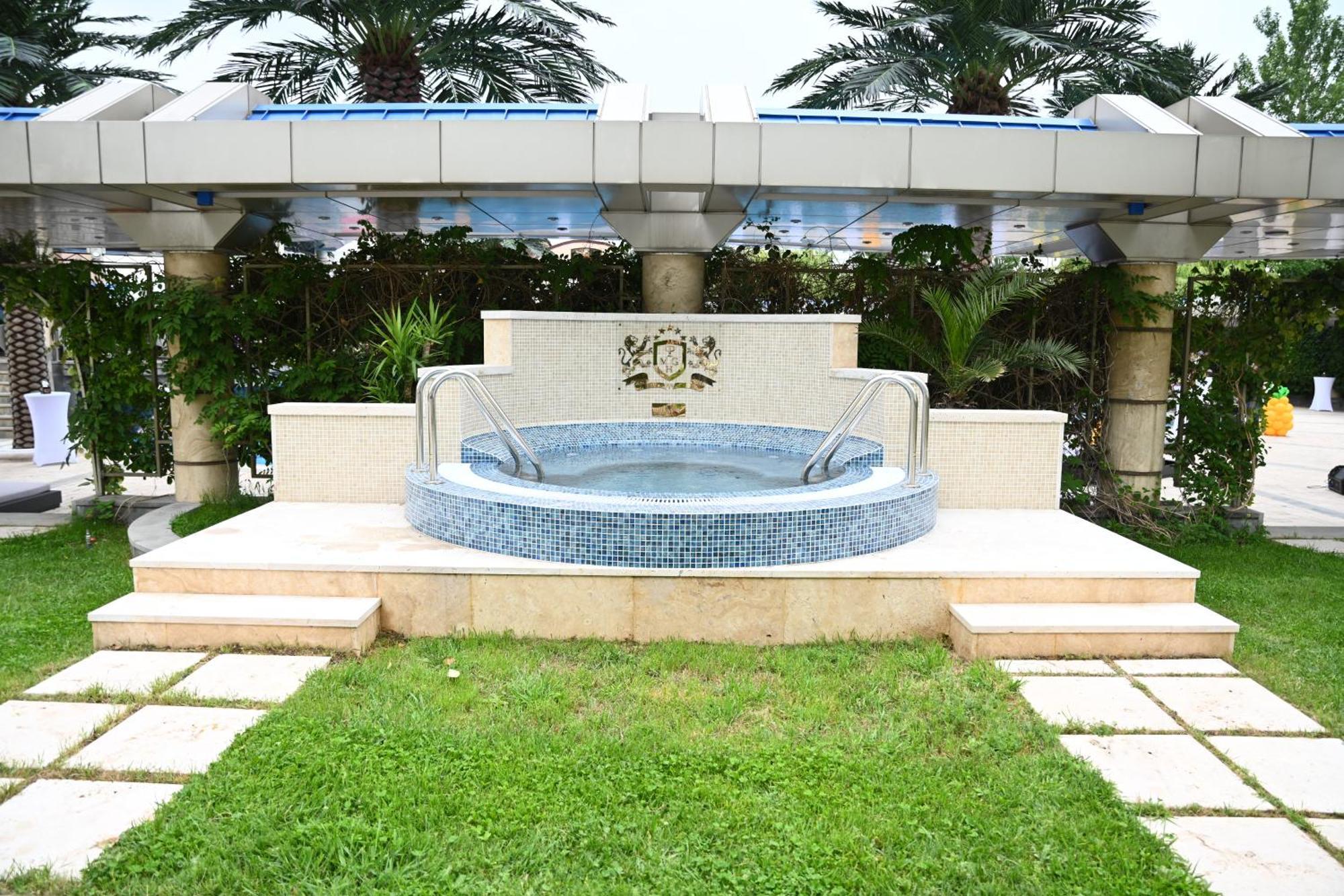 Multi Grand Pharaon Hotel Ptghni Esterno foto