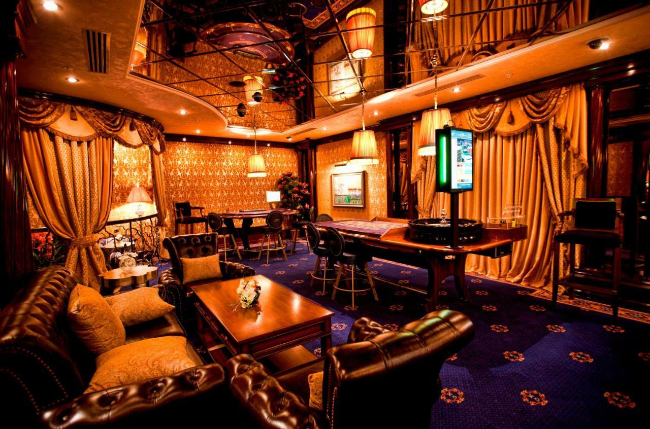 Multi Grand Pharaon Hotel Ptghni Esterno foto